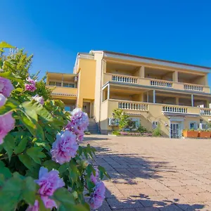 Center Dekanic , Krk Town Kroatien